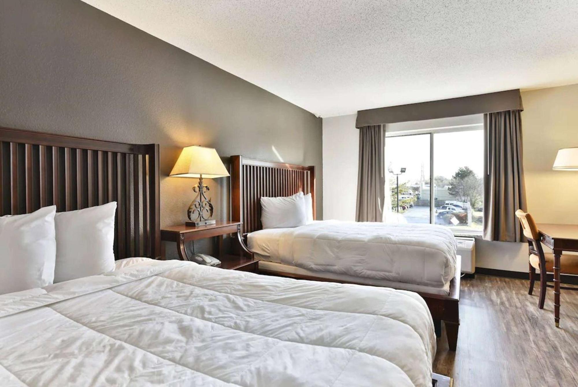 Baymont Inn And Suites By Wyndham Columbus / Near Osu Extérieur photo
